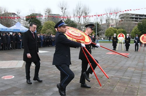 18 Mart Şehitleri Anma Günü ve Çanakkale Zaferi'nin 110. Yıl Dönümü Dolayısıyla İlçemizde Çelenk Sunma Töreni Gerçekleştirildi